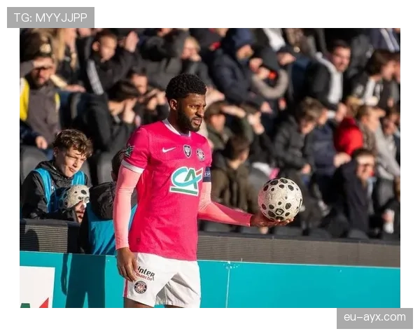 足球新星闪耀赛场,稳健表现引全球瞩目 足球新星闪耀赛场,稳健表现引全球瞩目